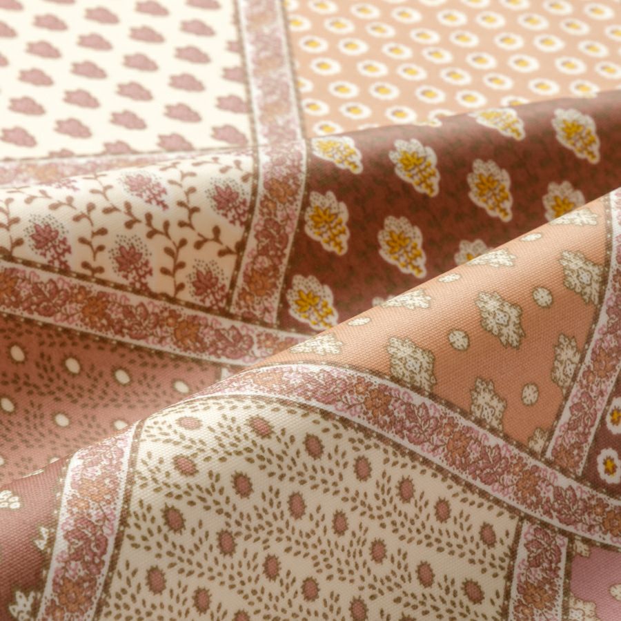 SOULEIADO ラミネートテーブルカットクロス パッチワーク ピンク 130cm